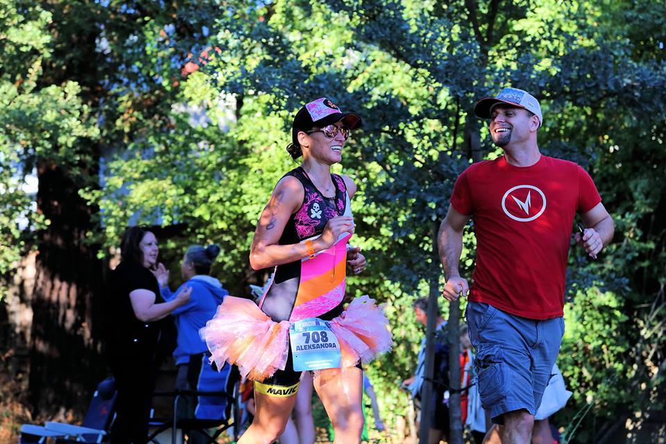 Many thanks to fellow Betty Julienne, whose husband took this photo! I wonder what we were discussing at this point, perhaps the possible consequences of snacking on plums during a marathon?